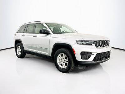 2023 Jeep Grand Cherokee Laredo 4WD photo