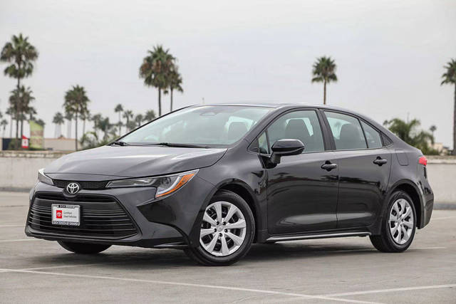 2023 Toyota Corolla LE FWD photo