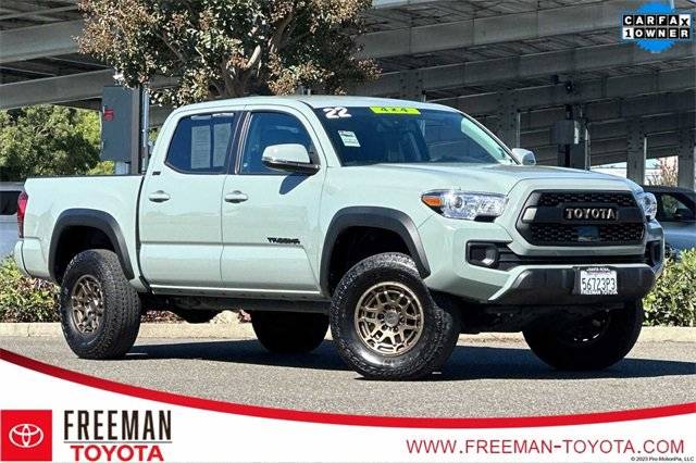 2022 Toyota Tacoma SR5 4WD photo