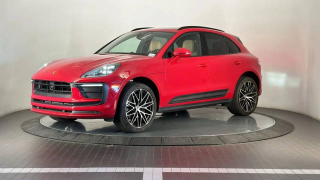 2023 Porsche Macan  AWD photo