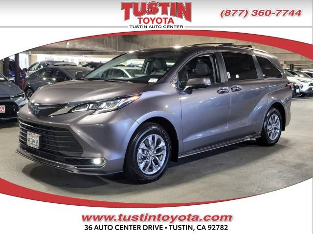 2023 Toyota Sienna XLE FWD photo