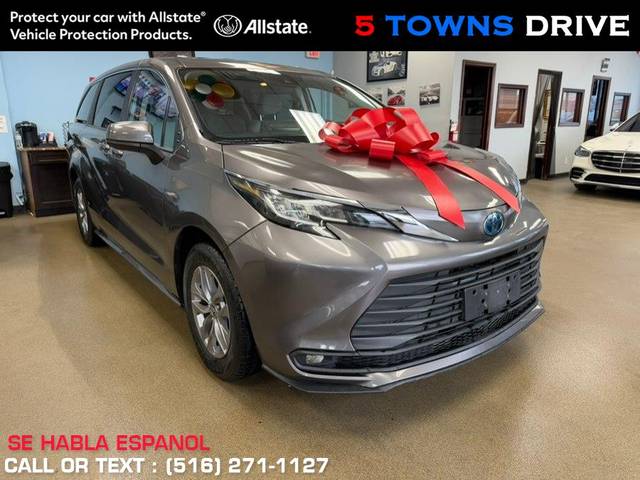 2022 Toyota Sienna LE FWD photo