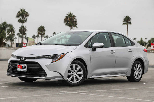 2023 Toyota Corolla LE FWD photo