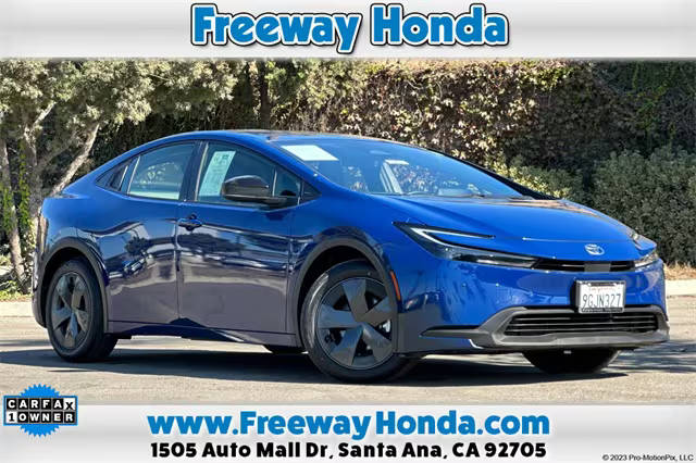 2023 Toyota Prius LE FWD photo