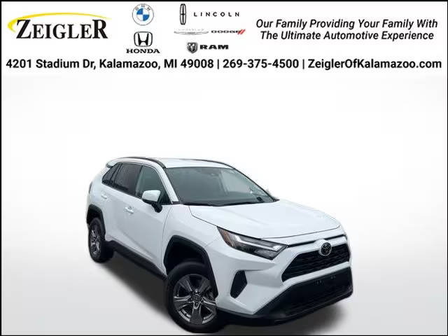 2023 Toyota RAV4 XLE AWD photo