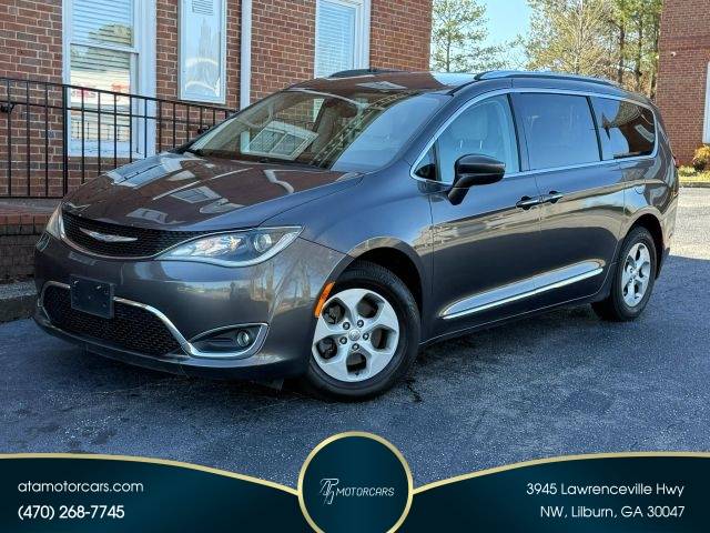 2017 Chrysler Pacifica Minivan Touring-L Plus FWD photo