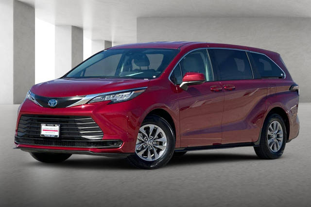 2023 Toyota Sienna LE FWD photo