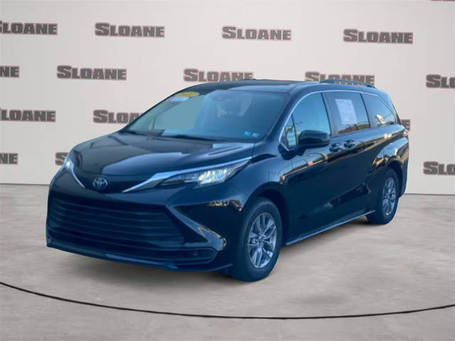 2022 Toyota Sienna LE FWD photo