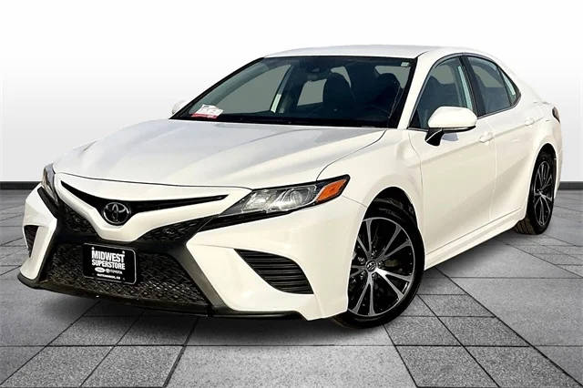 2020 Toyota Camry SE FWD photo