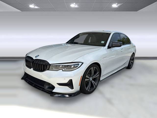 2022 BMW 3 Series 330e RWD photo