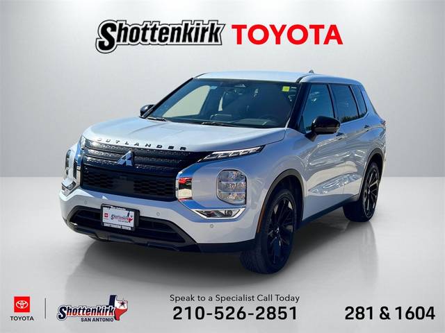 2023 Mitsubishi Outlander SE Black Edition FWD photo