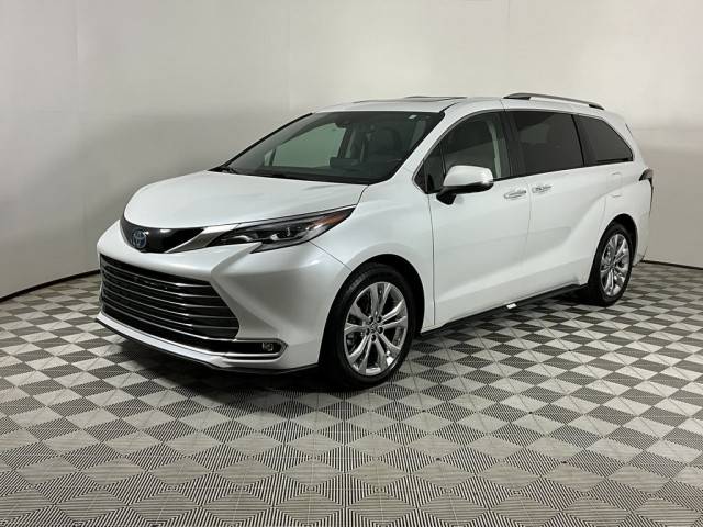 2022 Toyota Sienna Platinum FWD photo