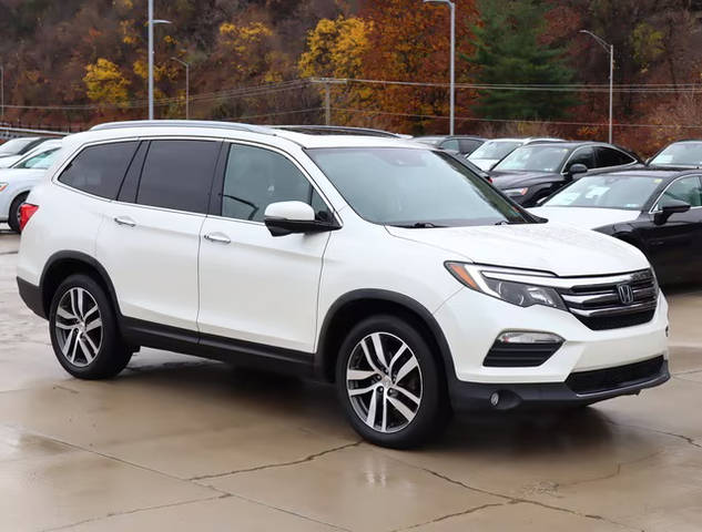 2017 Honda Pilot Touring AWD photo