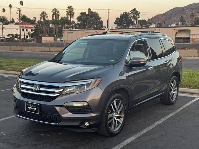 2017 Honda Pilot Touring AWD photo