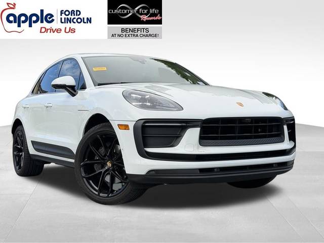 2022 Porsche Macan AWD photo
