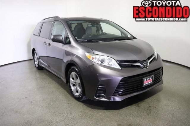 2020 Toyota Sienna LE Auto Access Seat FWD photo