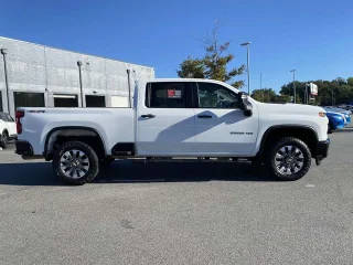 2022 Chevrolet Silverado 2500HD Custom 4WD photo