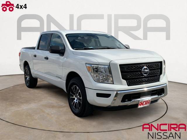 2022 Nissan Titan SV 4WD photo