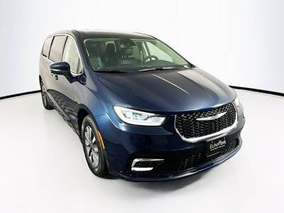 2023 Chrysler Pacifica Minivan Hybrid Touring L FWD photo