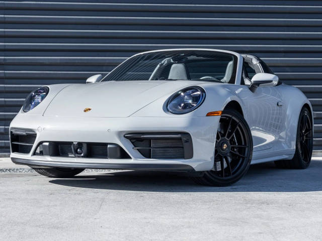 2023 Porsche 911 4 GTS AWD photo