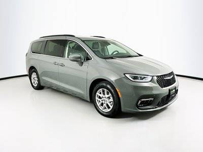 2022 Chrysler Pacifica Minivan Touring L FWD photo