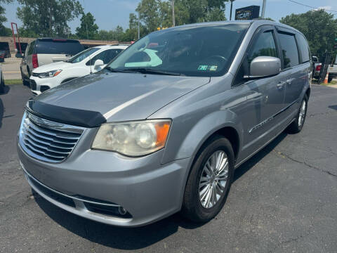 2016 Chrysler Town and Country Touring-L FWD photo