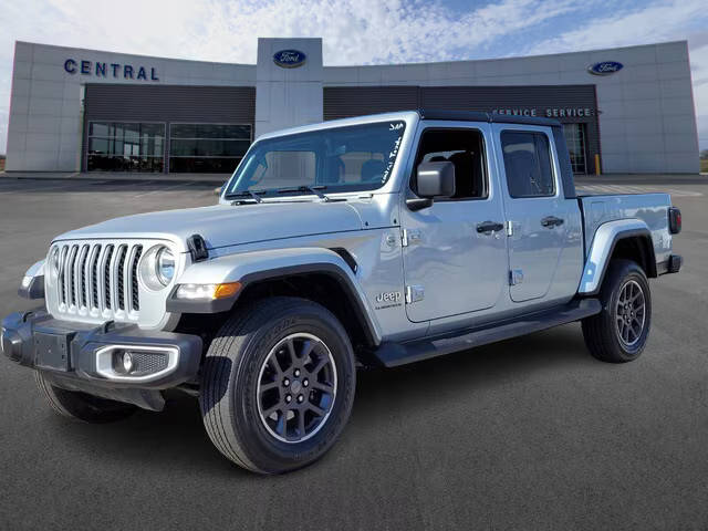 2023 Jeep Gladiator Overland 4WD photo