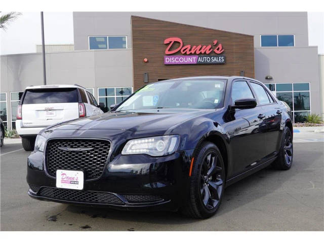 2022 Chrysler 300 Touring RWD photo