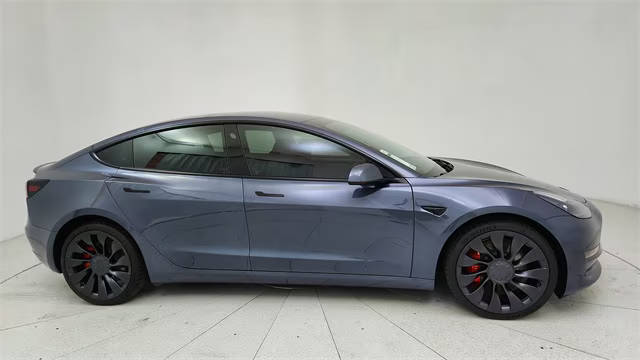 2023 Tesla Model 3 Performance AWD photo