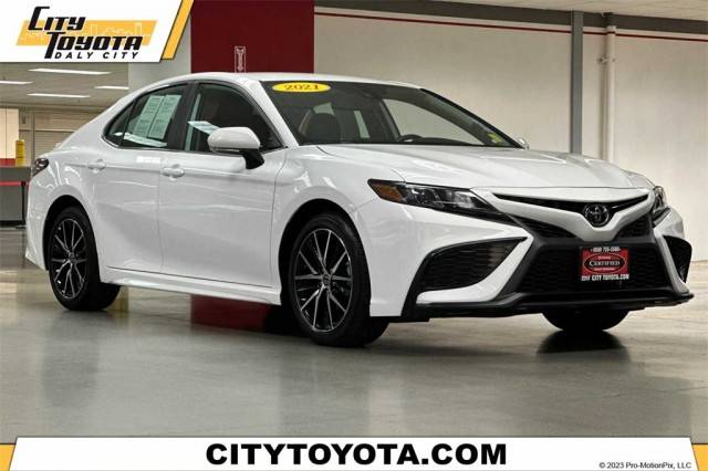 2021 Toyota Camry SE FWD photo