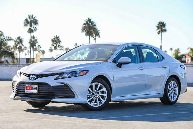 2022 Toyota Camry LE FWD photo