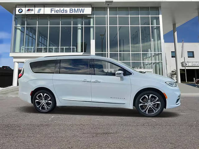 2022 Chrysler Pacifica Minivan Pinnacle AWD photo