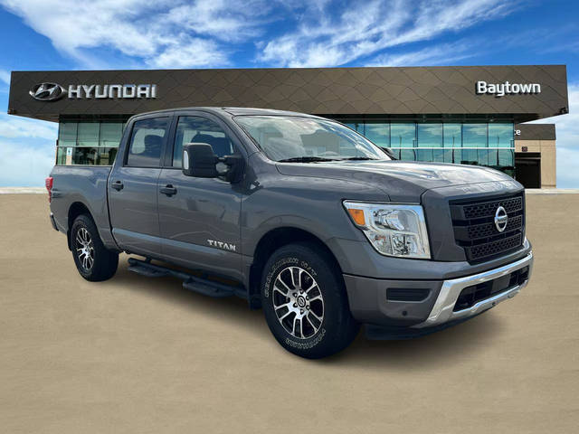 2022 Nissan Titan SV RWD photo