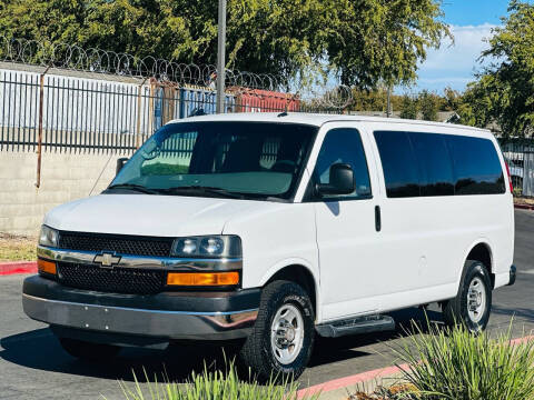 2015 Chevrolet Express LT RWD photo