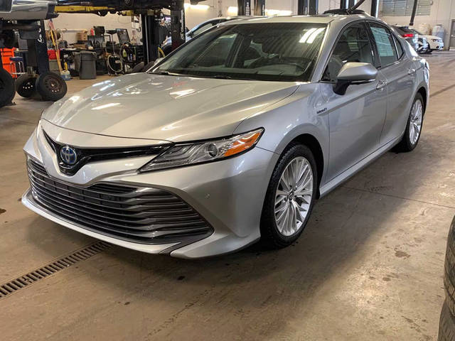 2018 Toyota Camry Hybrid XLE FWD photo