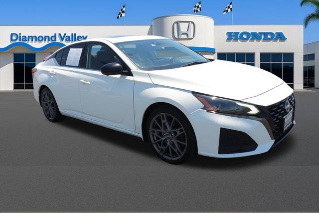 2023 Nissan Altima 2.0 SR FWD photo