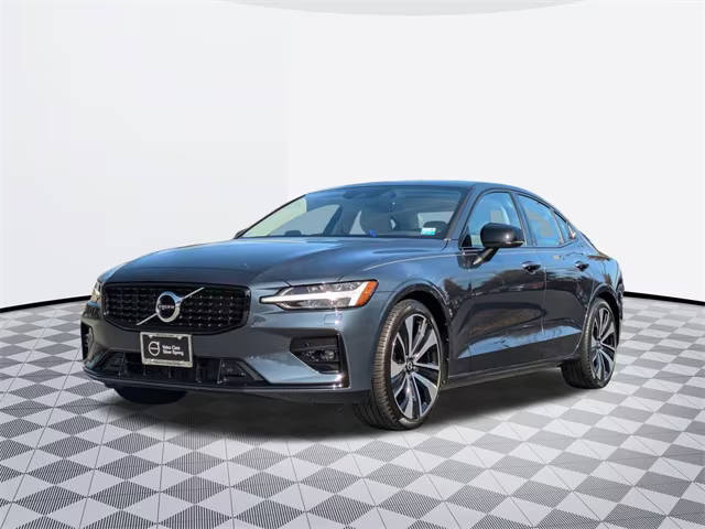 2022 Volvo S60 Momentum AWD photo