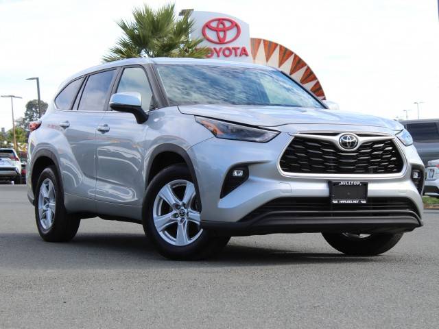 2023 Toyota Highlander LE FWD photo