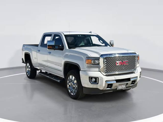 2015 GMC Sierra 2500HD Denali 4WD photo