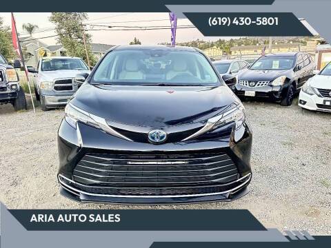 2023 Toyota Sienna LE FWD photo