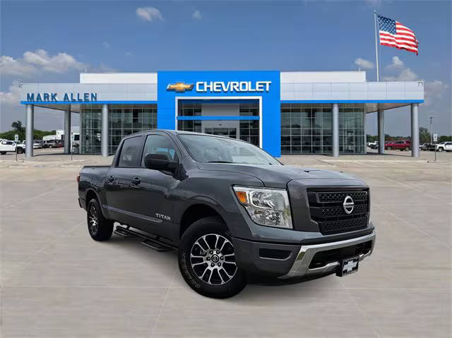 2022 Nissan Titan SV 4WD photo