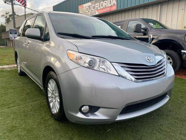 2015 Toyota Sienna  FWD photo