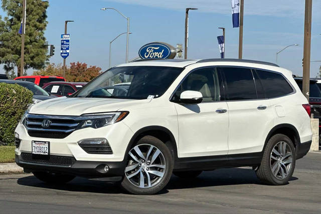 2017 Honda Pilot Touring AWD photo