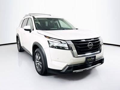 2023 Nissan Pathfinder SL 4WD photo