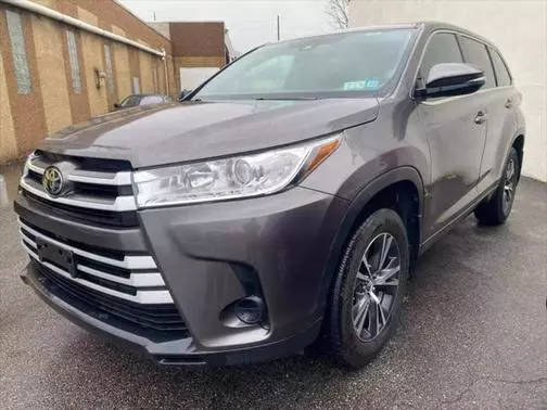 2017 Toyota Highlander LE AWD photo