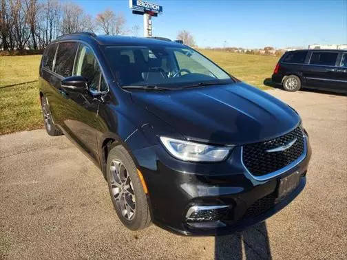 2022 Chrysler Pacifica Minivan Touring L AWD photo