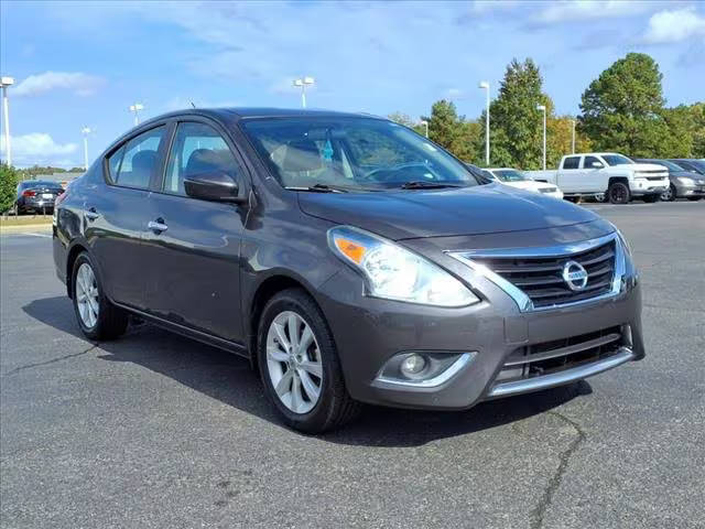 2015 Nissan Versa SL FWD photo