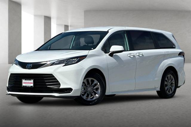 2023 Toyota Sienna LE AWD photo