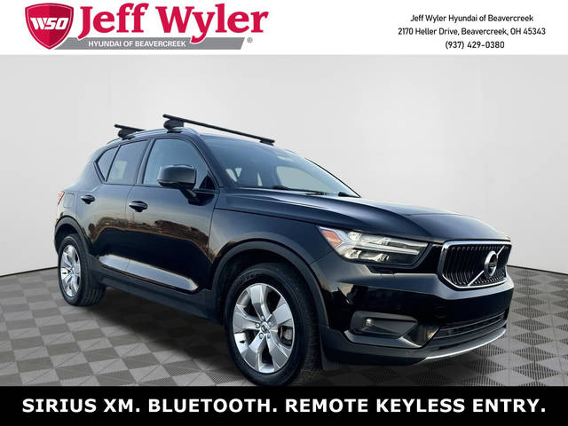 2022 Volvo XC40 Momentum AWD photo