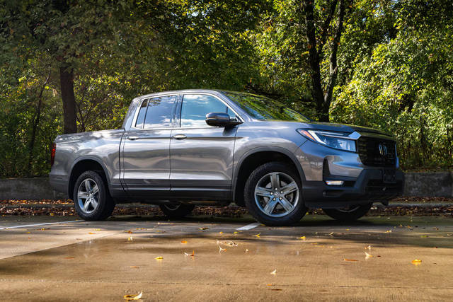 2023 Honda Ridgeline RTL-E AWD photo